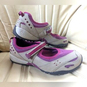 New 9.5 Women's Leather Hiking Walking  Rugged Sandals Closed Capped Toe REI